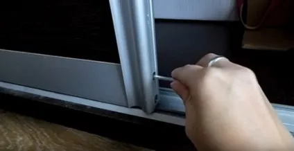 Регулювання розсувних міжкімнатних і дверей шафи-купе своїми руками (регулювання) Регулювання розсувних міжкімнатних і дверей шафи-купе своїми руками