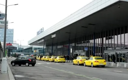 Як дістатися з аеропорту Праги в місто самостійно
