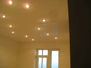 Ремонт натяжних стель школа від досвідчених майстрів, закладення порізу обшивки своїми руками (стель) Ремонт натяжних стель школа від досвідчених майстрів, закладення порізу обшивки своїми руками