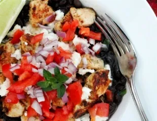 Рецепт буріто з куркою і квасолею популярне мексиканське блюдо (куркою) Рецепт буріто з куркою і квасолею популярне мексиканське блюдо