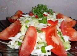 Салат з пекінської капусти з помідорами (Салат пекінської капусти помідорами) Салат з пекінської капусти з помідорами
