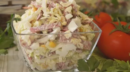 Салат з пекінської капусти з ковбасою рецепти (салат з пекінської капусти з ковбасою) Салат з пекінської капусти з ковбасою рецепти