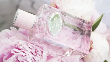 Рожева хмара prada новий аромат infusion de rose (глем бокс) Рожева хмара prada новий аромат infusion de rose