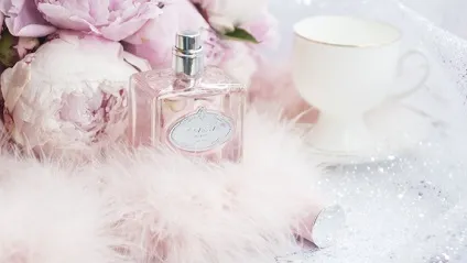 Рожева хмара prada новий аромат infusion de rose (glambag) Рожева хмара prada новий аромат infusion de rose