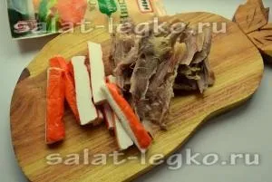 Салат - Жозефіна - з куркою, крабовими паличками і помідорами (помідор) Салат - Жозефіна - з куркою, крабовими паличками і помідорами