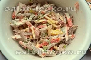 Салат - Жозефіна - з куркою, крабовими паличками і помідорами (куркою) Салат - Жозефіна - з куркою, крабовими паличками і помідорами