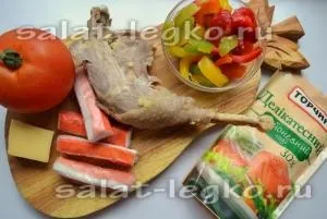 Салат - Жозефіна - з куркою, крабовими паличками і помідорами (зелень) Салат - Жозефіна - з куркою, крабовими паличками і помідорами