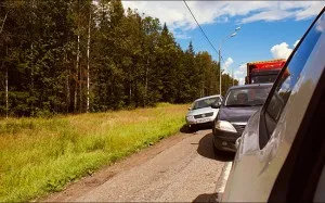 Штраф за їзду по узбіччю в 2017 році попутна і зустрічна узбіччя (узбіччя) Штраф за їзду по узбіччю в 2017 році попутна і зустрічна узбіччя