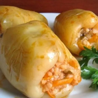 Сібас з розмарином, запечене в соляній кірці (запечений в соляній кірці) Сібас з розмарином, запечене в соляній кірці