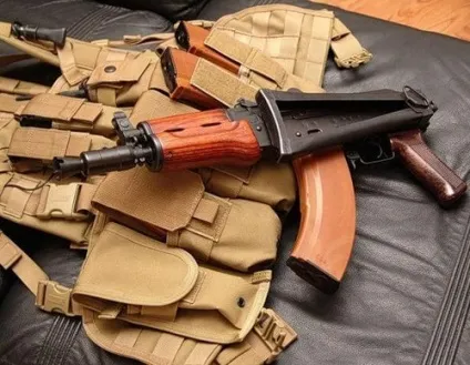 Люди похилого віку і діти чимось схожі, збірник смутку (схожі) Люди похилого віку і діти чимось схожі, збірник смутку