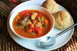 Тушкована курка з кабачками (курку тушковану кабачками) Тушкована курка з кабачками