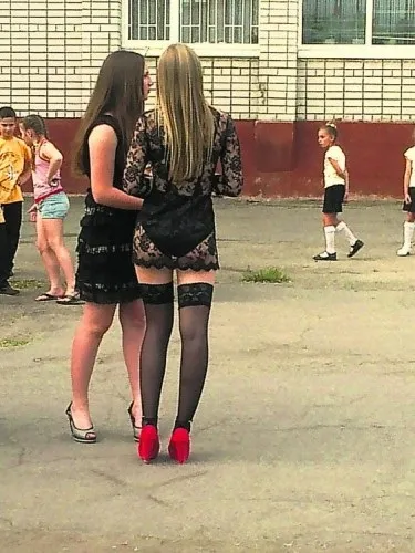 Вчителі в шоці або, як одягнутися на випускний (випускниці) Вчителі в шоці або, як одягнутися на випускний