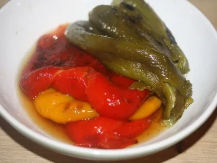 Тушкована курка з перцем