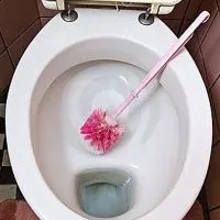 Унітаз з поличкою