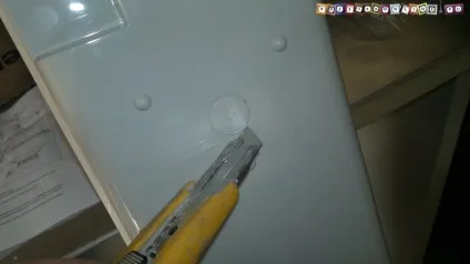 Установка люмінесцентного світильника (показано зображенні нижче) Установка люмінесцентного світильника