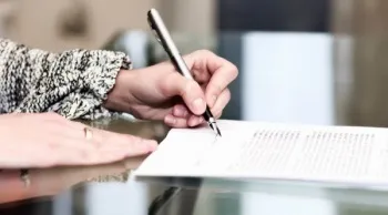 У чому різниця між дарчим і договором дарування
