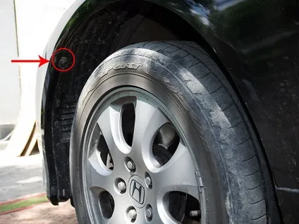 Усуваємо щілини під фарами на honda accord