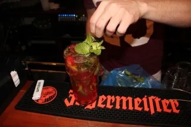 Види коктейлів коктейлі лонг дрінк (long drinks) (коктейлі) Види коктейлів коктейлі лонг дрінк (long drinks)