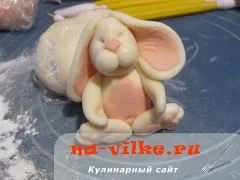 Як ліпити зайчика з мастики для прикраси торта (мастики рожевого відтінку) Як ліпити зайчика з мастики для прикраси торта