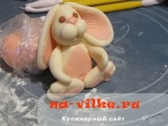 Як ліпити зайчика з мастики для прикраси торта (мастики рожевого відтінку) Як ліпити зайчика з мастики для прикраси торта