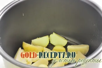 Запечена картопля в мультиварці