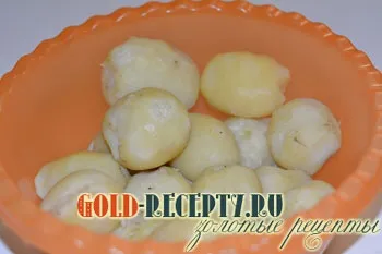Запечена картопля в мультиварці