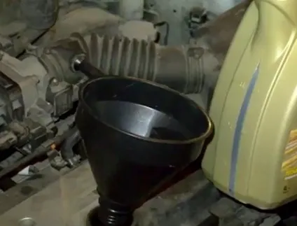 Заміна масла в двигуні Хендай акцент - провідний авто портал (заміна) Заміна масла в двигуні Хендай акцент - провідний авто портал
