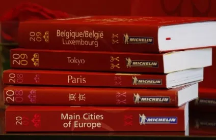 10 Кулінарних книг, які повинні бути на полиці у кожного (кожного) 10 Кулінарних книг, які повинні бути на полиці у кожного