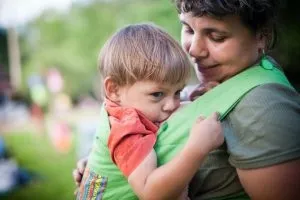 АКЕВ - сайт асоціації консультантів по природному вигодовуванню - як годувати грудьми в слінгу (грудьми) АКЕВ - сайт асоціації консультантів по природному вигодовуванню - як годувати грудьми в слінгу