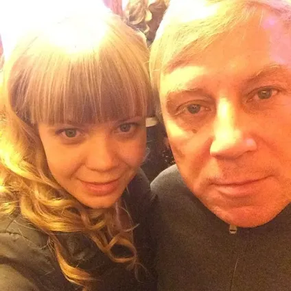 Алла Міхєєва з чоловіком і дітьми (носити) Алла Міхєєва з чоловіком і дітьми