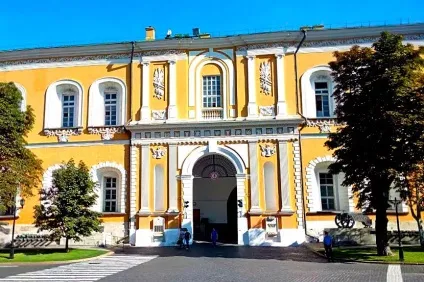 Арсенал московського кремля історія, опис, фото (московського) Арсенал московського кремля історія, опис, фото