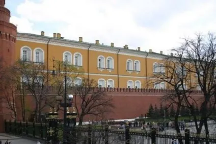 Арсенал московського кремля історія будівництва і відновлення, опис (московського) Арсенал московського кремля історія будівництва і відновлення, опис