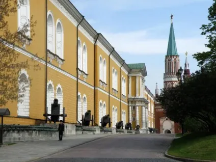 Арсенал московського кремля історія будівництва і відновлення, опис (відновлення) Арсенал московського кремля історія будівництва і відновлення, опис