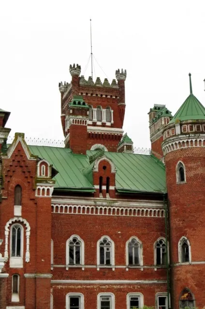 А ви бували в Шереметьєвський замку селище Юркове, Марій Ел, дорога довжиною в життя (замок) А ви бували в Шереметьєвський замку селище Юркове, Марій Ел, дорога довжиною в життя