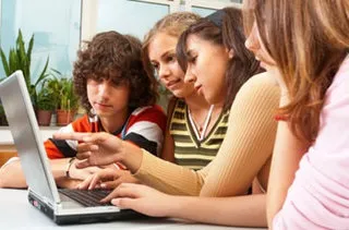 Белоукраінскіе абітурієнти вступають в вузиУкаіни хтось здає іспити, кого-то зараховують і без них (Росії) Белоукраінскіе абітурієнти вступають в вузиУкаіни хтось здає іспити, кого-то зараховують і без них