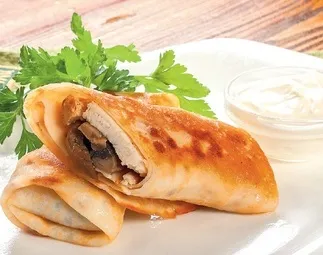 Млинці фаршировані куркою і грибами