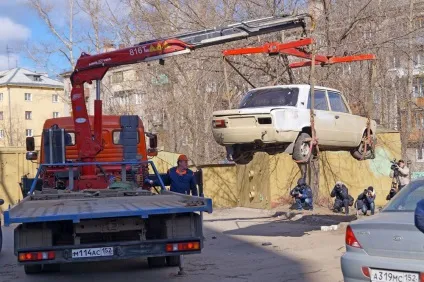 Покинуті автомобілі куди повідомляти і як евакуювати (покинуті автомобілі машини у дворі куди звертатися скаржитися повідомити як евакуювати прибрати) Покинуті автомобілі куди повідомляти і як евакуювати