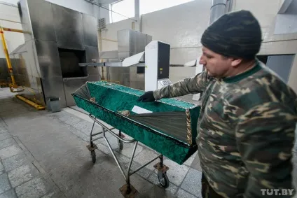 Будні працівників крематорію - новини в фотографіях (значить віддадуть прах) Будні працівників крематорію - новини в фотографіях