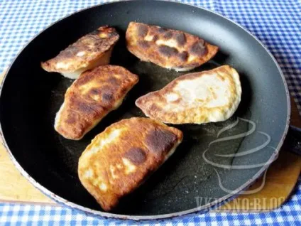Чебуреки з сиром і помідорами - рецепт з фото (чебуреки) Чебуреки з сиром і помідорами - рецепт з фото