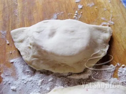Чебуреки з сиром і помідорами - рецепт з фото (чебуреки) Чебуреки з сиром і помідорами - рецепт з фото
