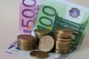 Що буде з курсом долара в Україні прогноз аналітика на серпень - фінансові новини - зміцнення (мвф) Що буде з курсом долара в Україні прогноз аналітика на серпень - фінансові новини - зміцнення