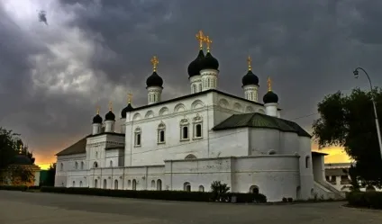 Що подивитися в Астрахані (5 кращих місць) (Кафедральний собор Святого) Що подивитися в Астрахані (5 кращих місць)