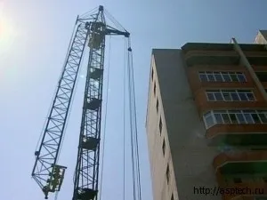Демонтуються частини крана укладають в придатному для цього місці, а потім, за допомогою мобільного (частини) Демонтуються частини крана укладають в придатному для цього місці, а потім, за допомогою мобільного