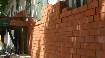 Як обкласти дерев'яний будинок цеглою красиво і правильно своїми руками (будинок цегла дерев'яний облицювання) Як обкласти дерев'яний будинок цеглою красиво і правильно своїми руками
