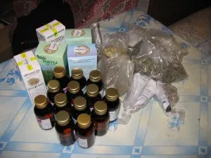 Домашній абсент за класичним рецептом (колір абсенту) Домашній абсент за класичним рецептом