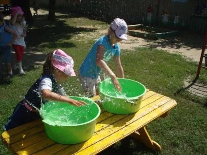 Фотозвіт розважального заходу з водою «водні естафети» (розважального) Фотозвіт розважального заходу з водою «водні естафети»