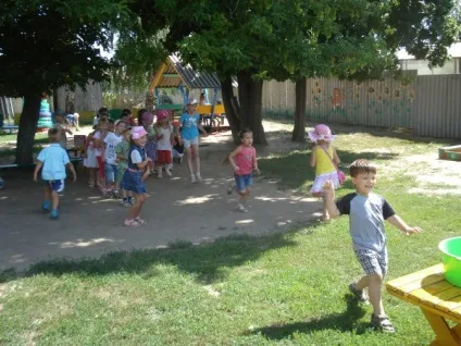 Фотозвіт розважального заходу з водою «водні естафети» (розвиток дитини) Фотозвіт розважального заходу з водою «водні естафети»