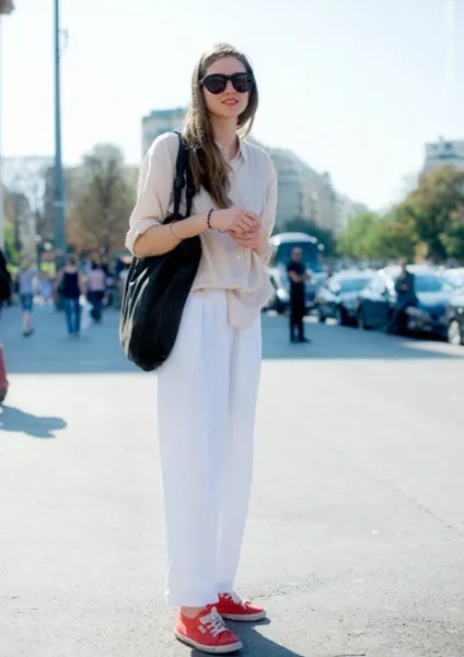 Fashion-лікнеп 7 способів носити кросівки правильно - з костюмом, сукнею і так далі