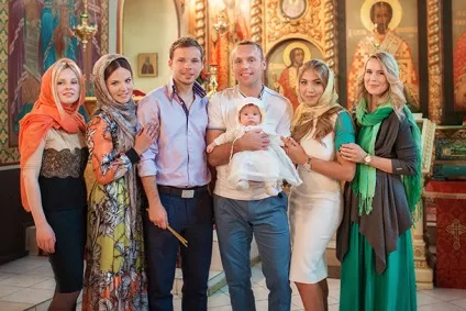 Футболіст роман шишкин охрестив 3-місячну доньку ексклюзивний фоторепортаж, hello! Russia (hello) Футболіст роман шишкин охрестив 3-місячну доньку ексклюзивний фоторепортаж, hello! Russia