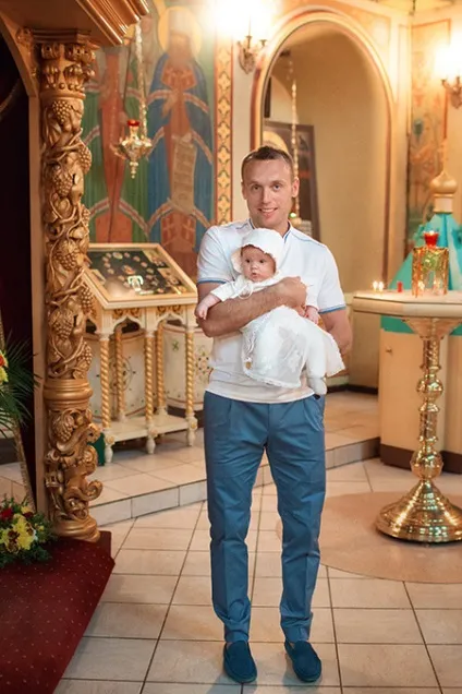 Футболіст роман шишкин охрестив 3-місячну доньку ексклюзивний фоторепортаж, hello! Russia (дочка) Футболіст роман шишкин охрестив 3-місячну доньку ексклюзивний фоторепортаж, hello! Russia